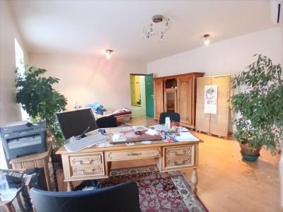 Louer Bureau Riom 8880 euros