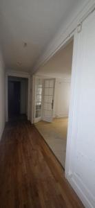 For sale 2 rooms 71 m2 Paris (75016) photo 2