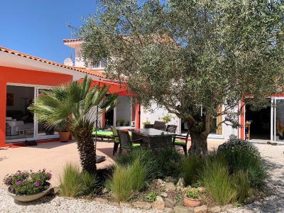 For sale 5 rooms 196 m2 Vendee (85100) photo 0