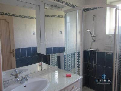 For sale Roche-sur-yon 4 rooms 80 m2 Vendee (85000) photo 2