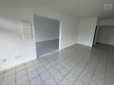 Louer Bureau 83 m2 Tampon