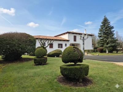 For sale Fontcouverte 11 rooms 600 m2 Charente maritime (17100) photo 0