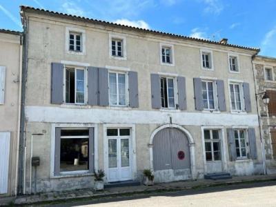 For sale 8 rooms 294 m2 Charente (16240) photo 1