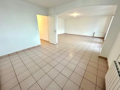 For rent Bron 5 rooms 112 m2 Rhone (69500) photo 0