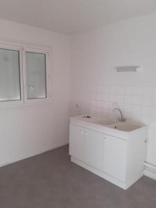 For rent Marcilly-sur-maulne 3 rooms 84 m2 Indre et loire (37330) photo 0