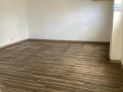 Louer Local commercial 295 m2 Saint-paul