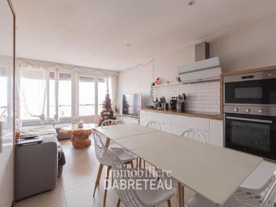 For rent Bron 4 rooms 92 m2 Rhone (69500) photo 0