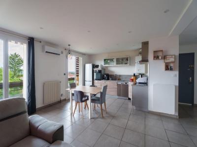 For sale Saint-laurent-de-mure 4 rooms 80 m2 Rhone (69720) photo 4