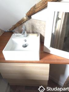 For rent Nantes 1 room 20 m2 Loire atlantique (44000) photo 2