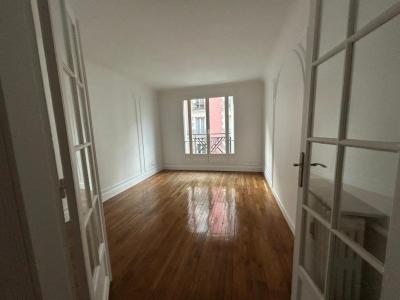 For rent Paris-18eme-arrondissement 3 rooms 85 m2 Paris (75018) photo 2