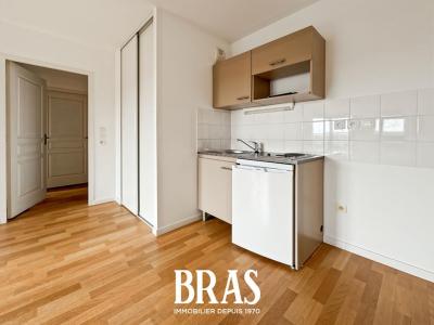 For sale Nantes 2 rooms 41 m2 Loire atlantique (44200) photo 2