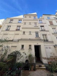 For rent Paris-18eme-arrondissement 2 rooms 40 m2 Paris (75018) photo 0