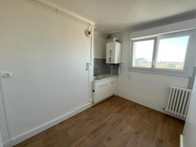 For sale Angers 5 rooms 82 m2 Maine et loire (49100) photo 4