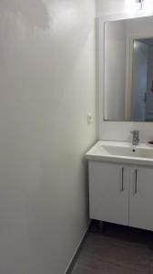 For rent Mantes-la-jolie 2 rooms 45 m2 Yvelines (78200) photo 2