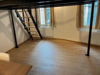 For rent Bordeaux 1 room 45 m2 Gironde (33000) photo 2