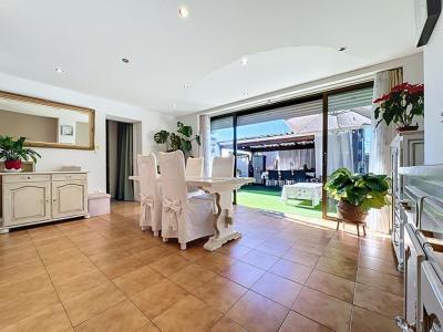 For sale Mouans-sartoux 5 rooms 116 m2 Alpes Maritimes (06370) photo 2