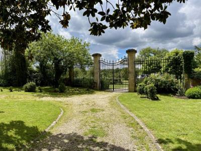 For sale Pressac 9 rooms 297 m2 Vienne (86460) photo 2