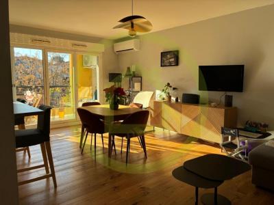 For sale Montpellier 4 rooms 79 m2 Herault (34000) photo 2