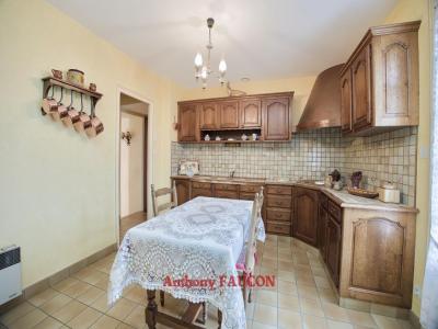 For sale Roche-sur-yon 4 rooms 117 m2 Vendee (85000) photo 4