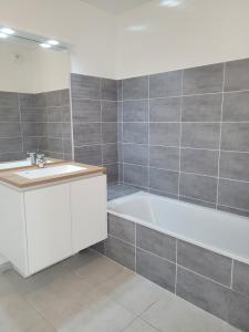 For rent Chasse-sur-rhone 3 rooms 63 m2 Isere (38670) photo 3