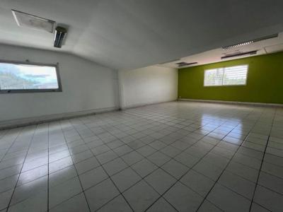 Louer Local commercial Lamentin 32550 euros