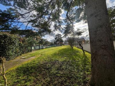 For sale Plaisir 730 m2 Yvelines (78370) photo 1