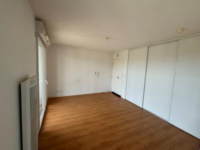 For rent Nantes 1 room 25 m2 Loire atlantique (44300) photo 0