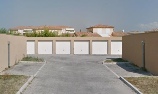 Louer Parking 15 m2 Isle-sur-la-sorgue