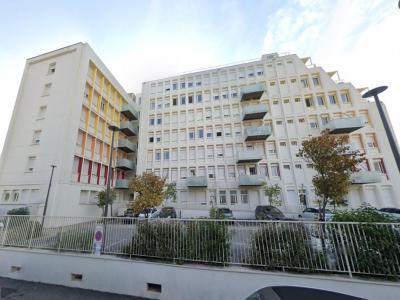 Louer Parking 12 m2 Nimes