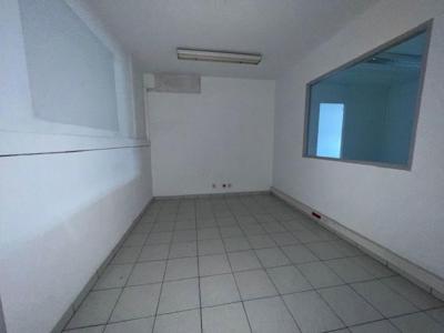 Louer Local commercial 135 m2 Lamentin