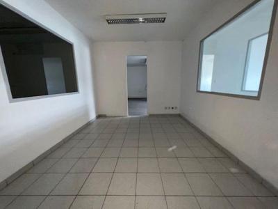 Louer Local commercial Lamentin 26040 euros