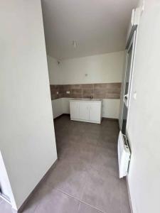 For rent Saint-julien-les-villas 1 room 35 m2 Aube (10800) photo 2