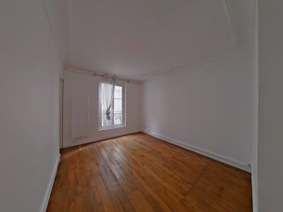 For rent Paris-18eme-arrondissement 2 rooms 33 m2 Paris (75018) photo 0