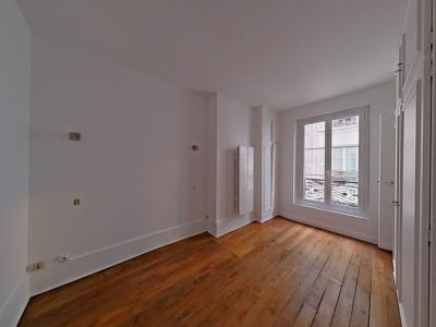 Louer Appartement Paris-18eme-arrondissement 1010 euros
