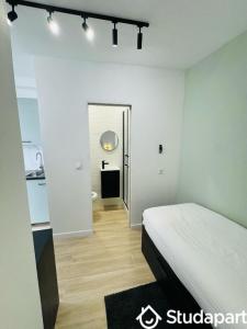 For rent Paris-13eme-arrondissement 2 rooms 15 m2 Paris (75013) photo 2