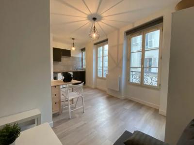 Louer Appartement 12 m2 Paris-16eme-arrondissement