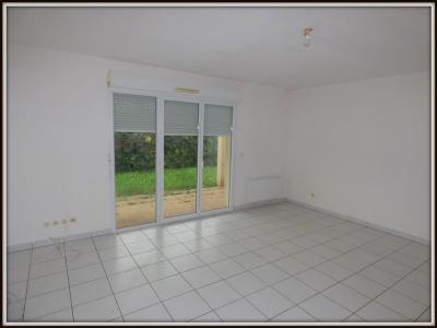 For rent Saint-jean-d'angely 3 rooms 66 m2 Charente maritime (17400) photo 0