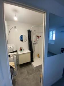 For rent Ventabren 1 room 25 m2 Bouches du Rhone (13122) photo 2