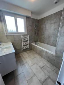 For rent Talmont-saint-hilaire 4 rooms 88 m2 Vendee (85440) photo 4