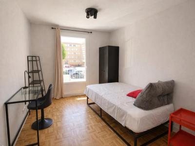 For rent Bron 5 rooms 65 m2 Rhone (69500) photo 0