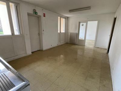 Louer Commerce 70 m2 Saint-etienne-du-bois