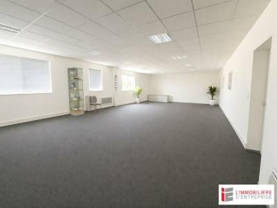 Louer Commerce 4668 m2 Rennes