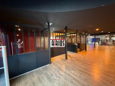 Louer Commerce 550 m2 Garde