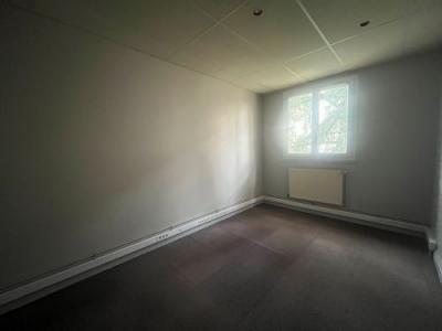 Louer Local commercial Saint-amand-montrond 8532 euros