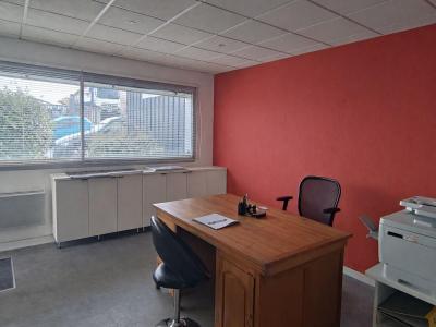 Louer Commerce 163 m2 Beaumont