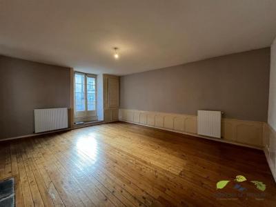 Louer Appartement 80 m2 Saint-leonard-de-noblat