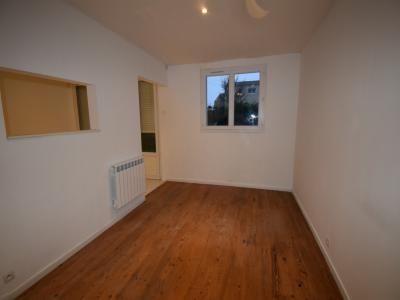 For sale Ruffec NORD (communes au Nord d'Angoul�me) 4 rooms 76 m2 Charente (16700) photo 2