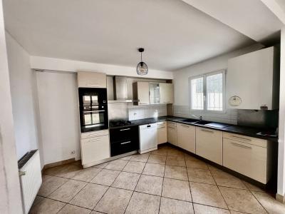 For sale 4 rooms 80 m2 Gard (30800) photo 3