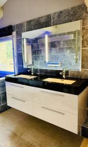 For sale CAMPAGNE 5 rooms 135 m2 Vaucluse (84260) photo 3