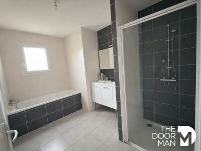 For sale Niort 4 rooms 94 m2 Deux sevres (79000) photo 3